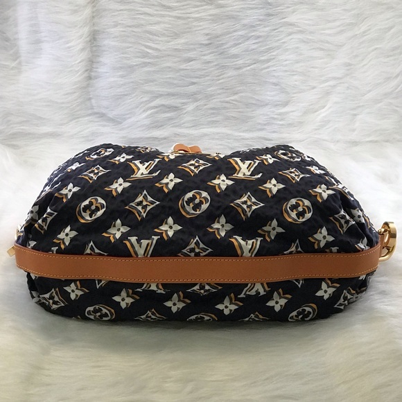 LOUIS VUITTON Limited Edition Monogram Bulles Bag - Picture 3 of 8